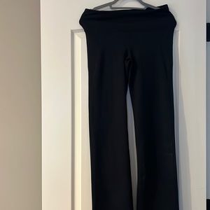 Under armor size medium, boot, cut pants